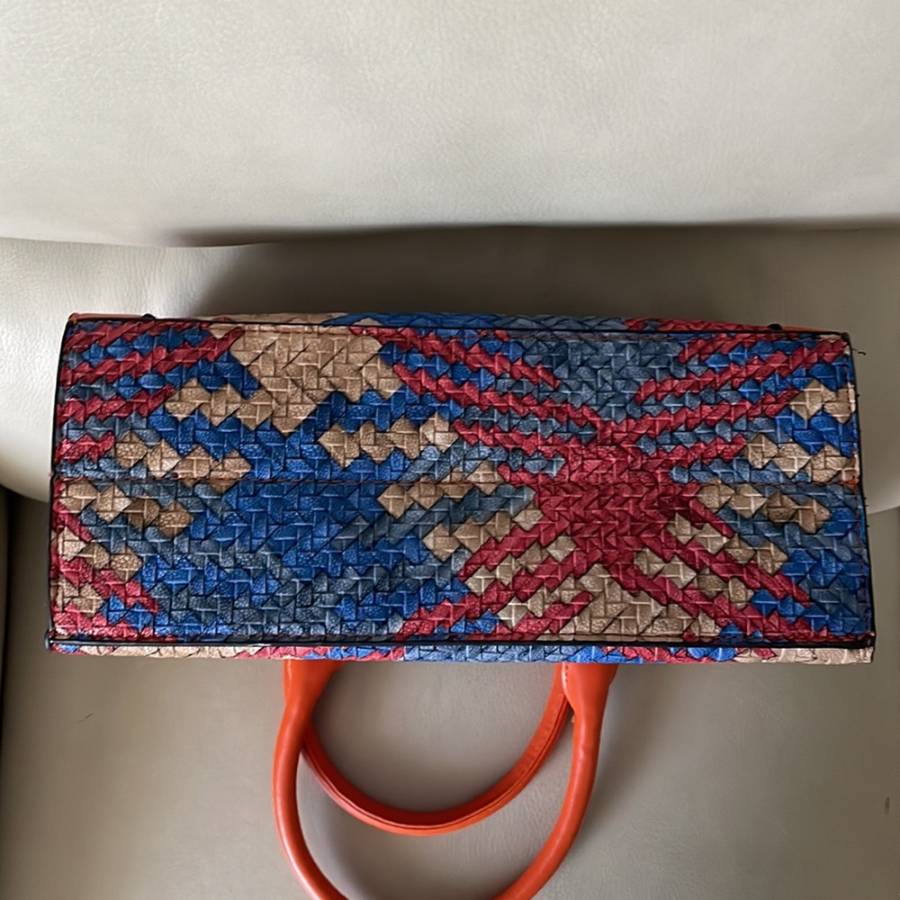 Small Tote Style Purse with Removable/Adjustable Shoulder Strap - Picture 7 of 7